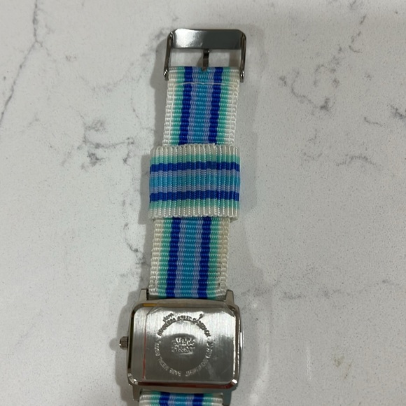 Super Cute Watch with Flexible Material - Picture 6 of 7